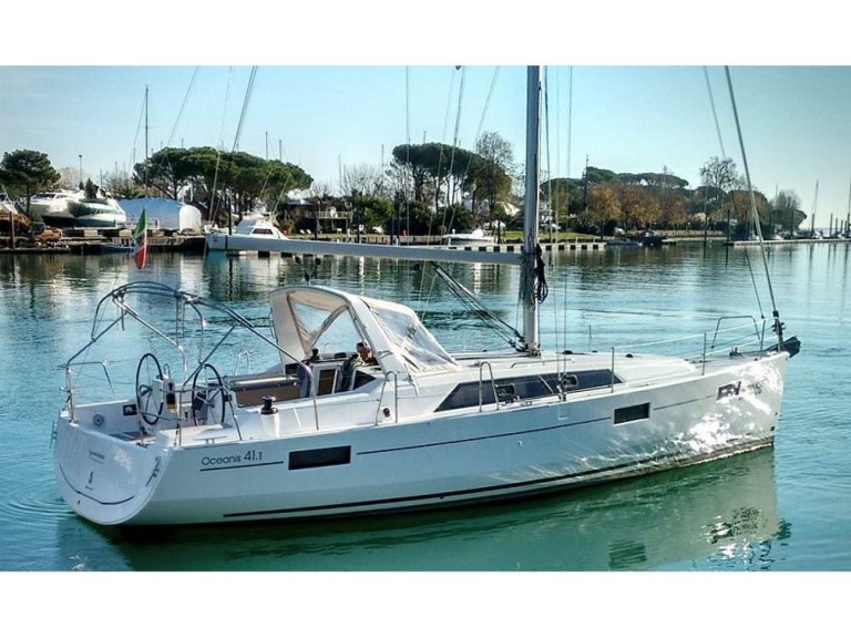 Sailboat rental in Bocca di Magra - Bénéteau Oceanis 41.1