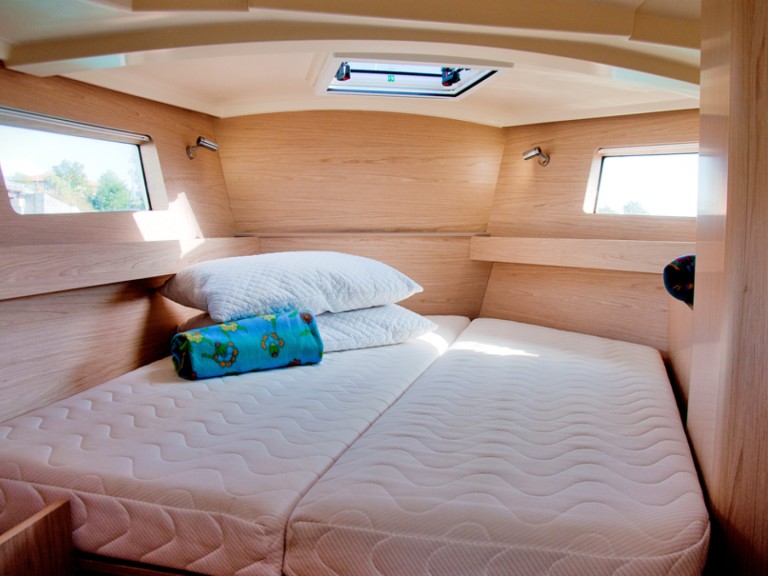 Boat rental Bénéteau Oceanis 41.1 in Bocca di Magra on Samboat