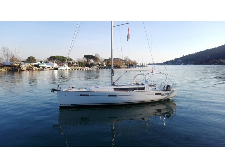 Rent a Bénéteau Oceanis 41.1 Bocca di Magra