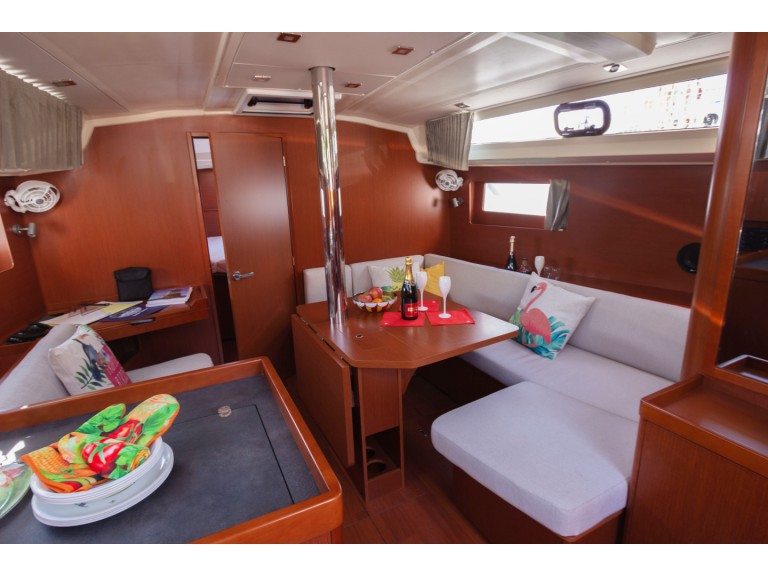Yacht charter Bocca di Magra cheap Oceanis 41.1