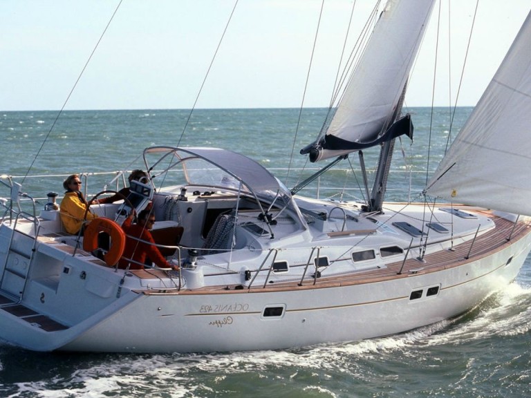 Bénéteau Oceanis Clipper 423 in Palaio Faliro on SamBoat