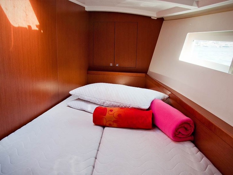 Bénéteau Oceanis 45 in Bocca di Magra on SamBoat