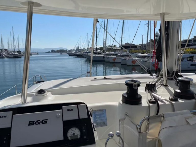 Catamaran for rent Lávrio at the best price