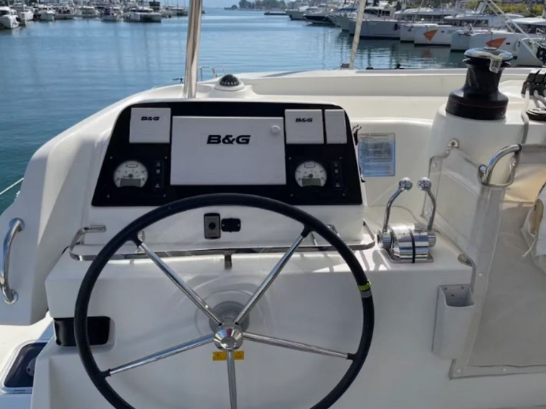 Lagoon Lagoon 42 in Lávrio on SamBoat