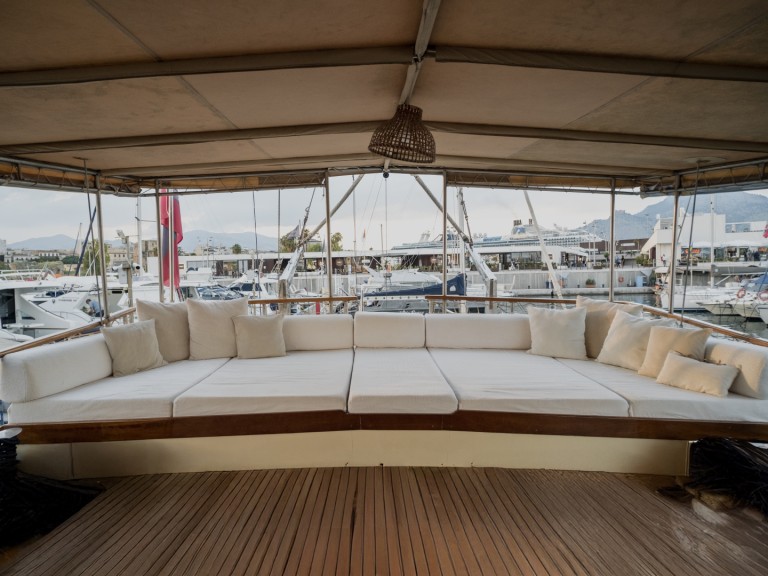 Sailboat for rent Capo d'Orlando at the best price