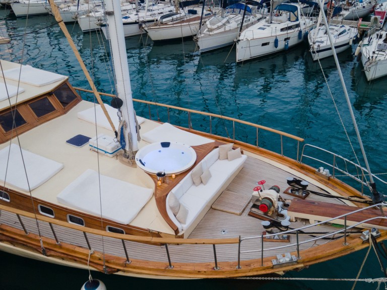 Ticari Yacht Hande - Capo Galera in Capo d'Orlando on SamBoat