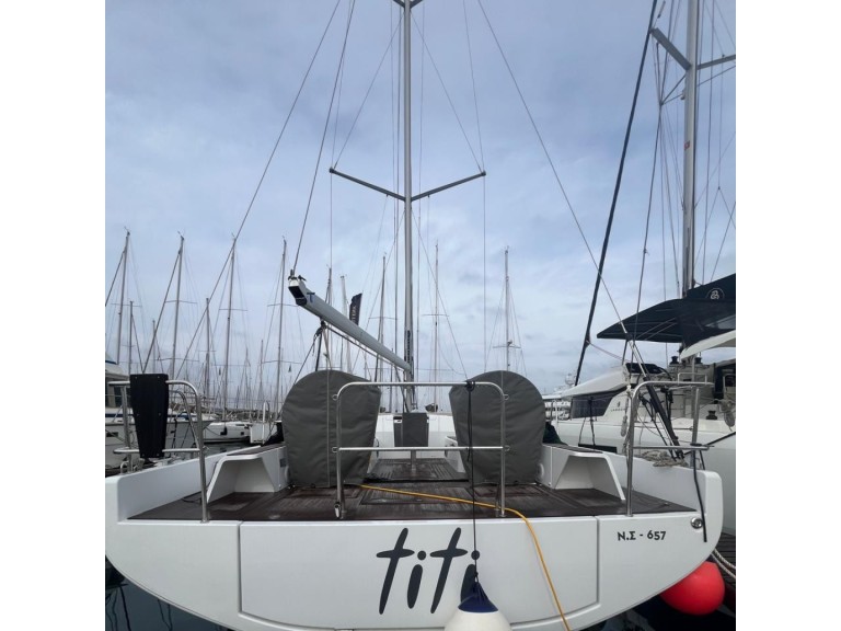 Bareboat Rental Sailboat Bénéteau with a boat licence