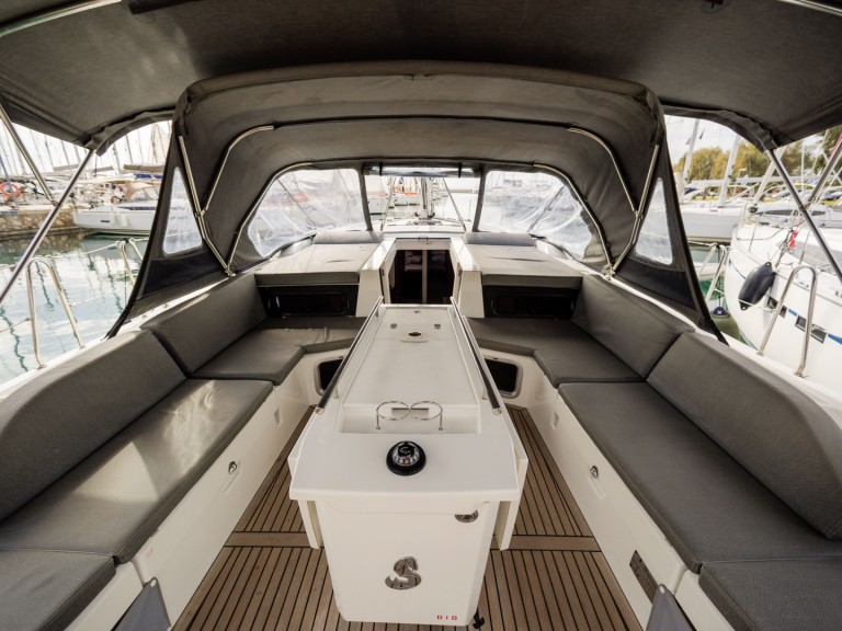 Bénéteau Oceanis 51.1 charter bareboat or captained in  Alimos