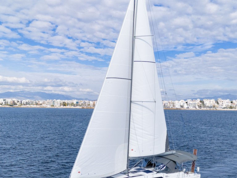 Rent a Bénéteau Oceanis 51.1 Alimos