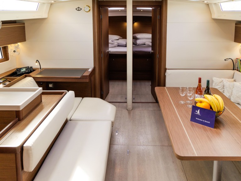 Sailboat rental with or without captain Bénéteau Alimos