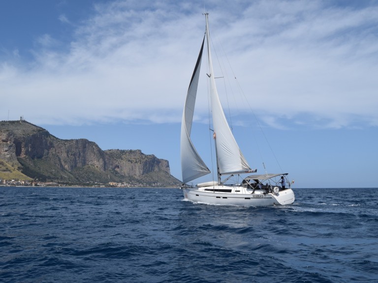 Bareboat Rental Sailboat Bavaria with a boat licence
