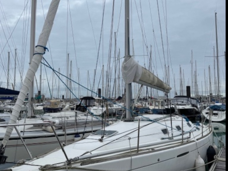 Sailboat rental in La Rochelle - Bénéteau First 31.7