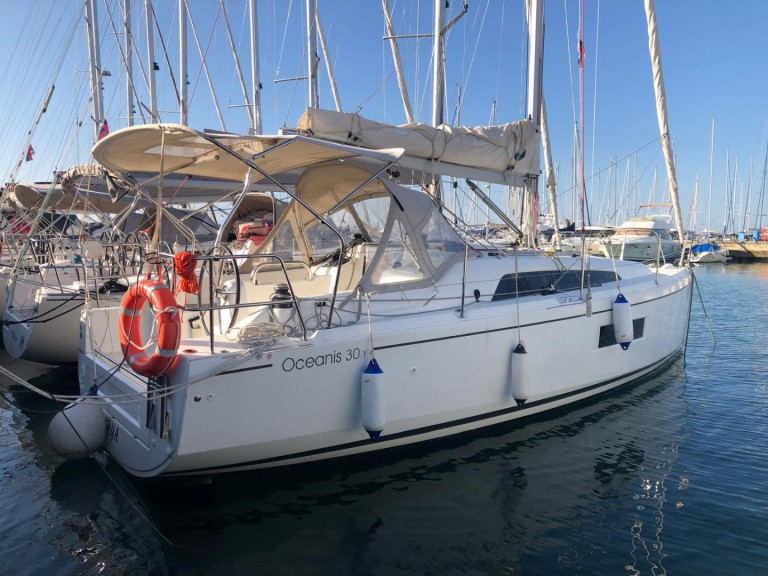 Bénéteau Oceanis 30.1 in Izola on SamBoat
