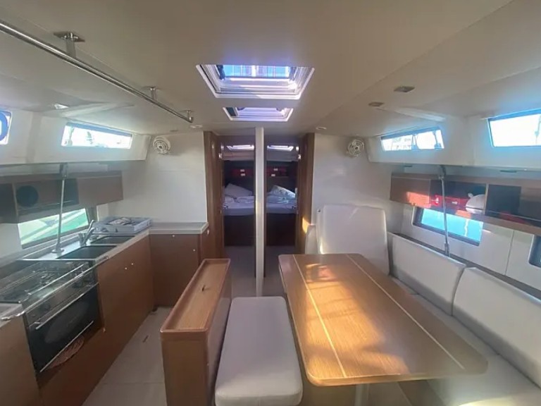 Bareboat Rental Sailboat Bénéteau with a boat licence