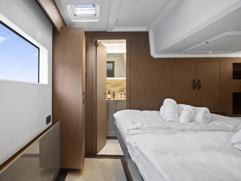 Motorboat rental with or without captain Prestige Yachts Split