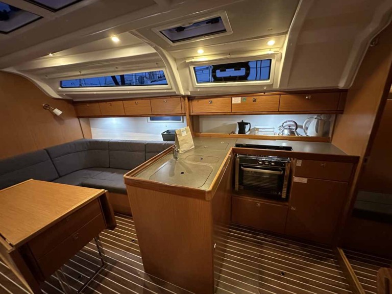 Rent a Bavaria Cruiser 37 Jezera