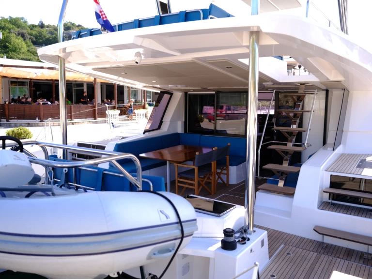 Rent a Cervetti Yachts Cervetti 44 Power - 4 + 1 cab. Primošten