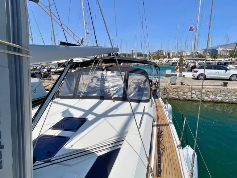 Bénéteau Oceanis 46.1 charter bareboat or captained in  Alimos