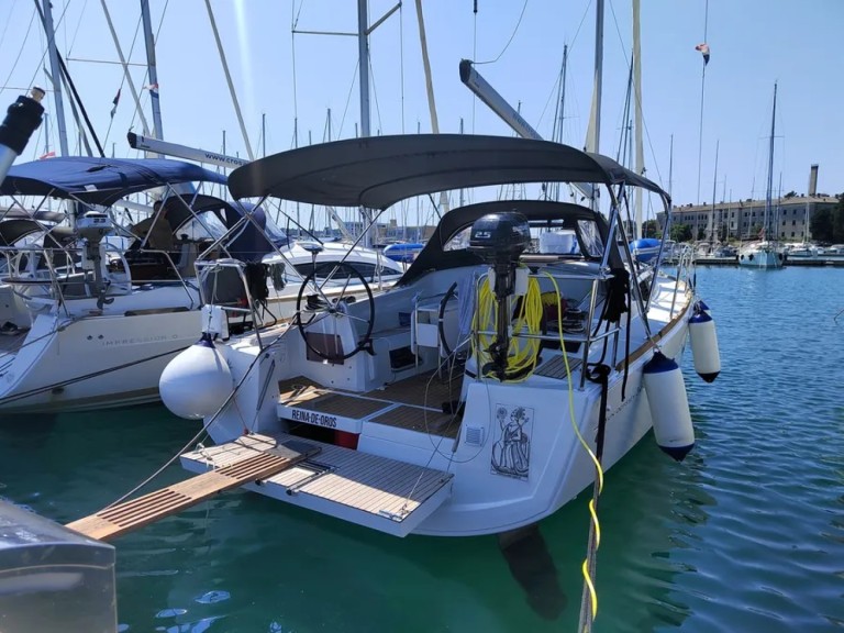Sailboat rental with or without captain Jeanneau Pula