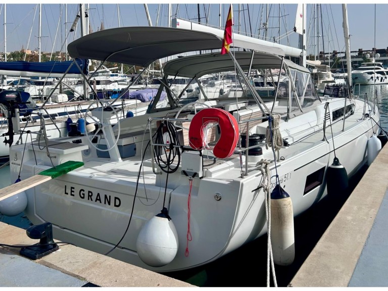 Sailboat for rent Santa Cruz de Tenerife at the best price