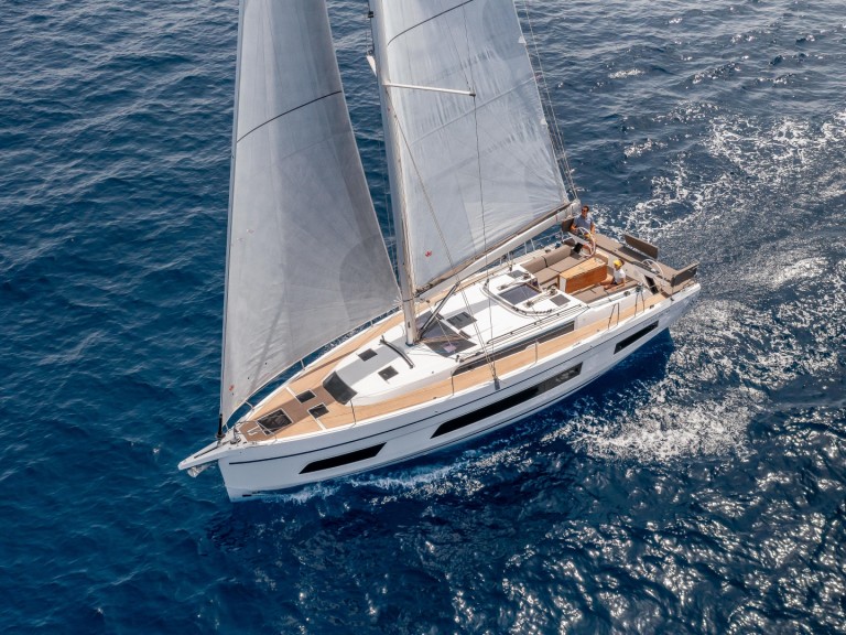 Sailboat for rent Marseille at the best price