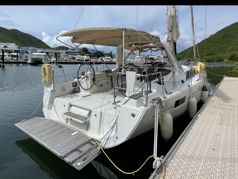 Bénéteau Oceanis 41.1 in San Miguel De Abona on SamBoat