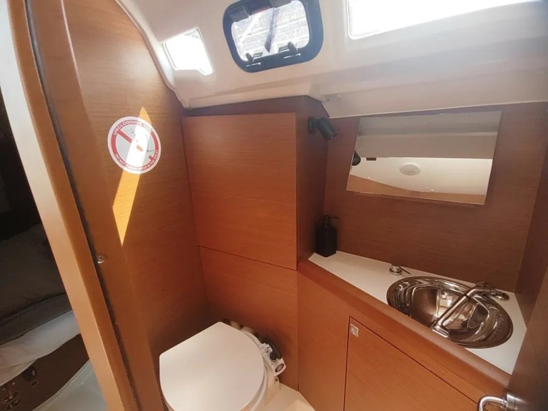 Sailboat rental in Pula - Jeanneau Sun Odyssey 349