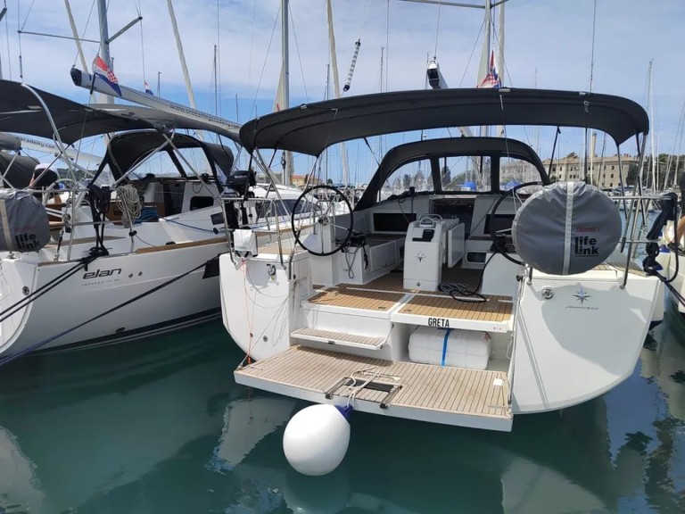 Sailboat rental with or without captain Jeanneau Pula