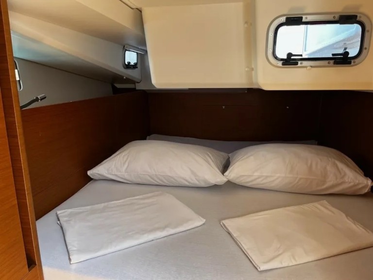 Rent a Jeanneau Sun Odyssey 440 Pula