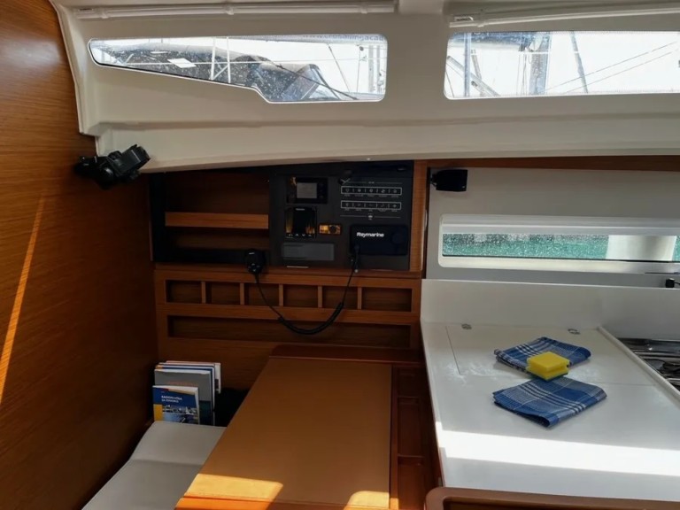 Sailboat for rent Pula at the best price