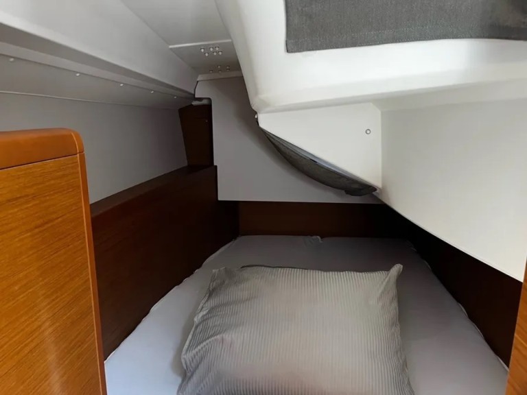 Rent a Jeanneau Sun Odyssey 349 Pula