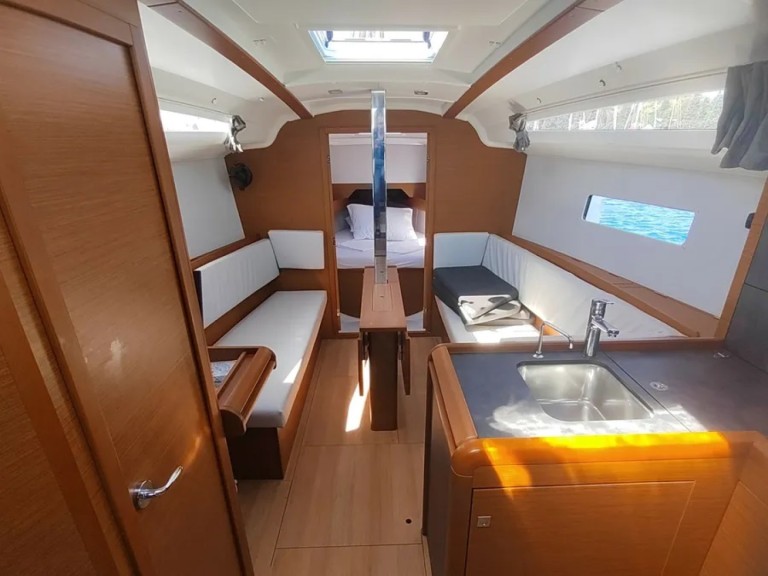 Jeanneau Sun Odyssey 349 in Pula on SamBoat