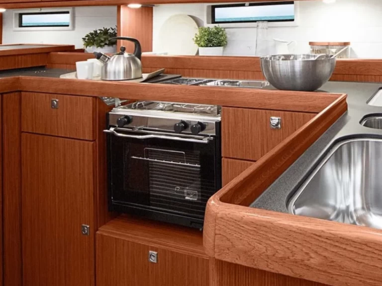 Rent a Bavaria Cruiser 51 Alimos