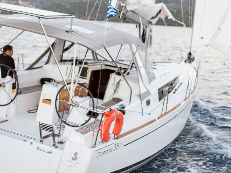 Boat rental Bénéteau Oceanis 38.1 in Néa Péramos on Samboat