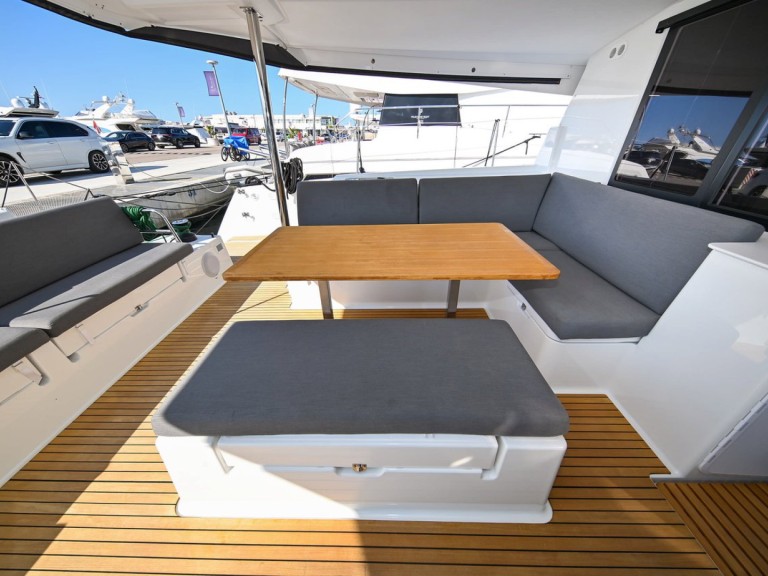 Catamaran rental with or without captain Fountaine Pajot Sukošan