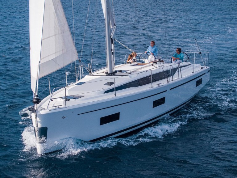 Sailboat rental in Pula - Bavaria Bavaria C42