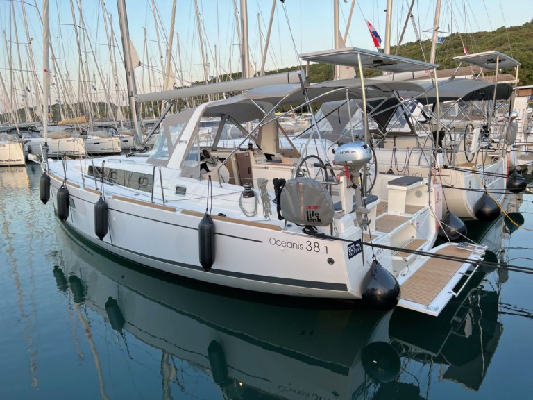 Yacht charter Pula cheap Oceanis 38.1