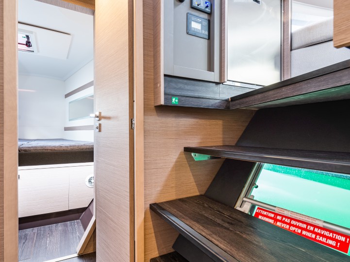 Rent a Fountaine Pajot Isla 40 Lefkáda