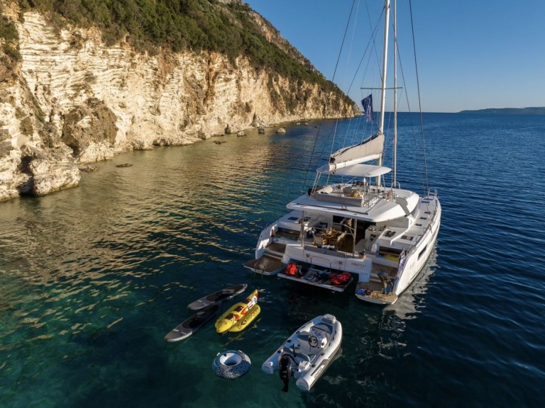 Catamaran rental in Lefkáda - Lagoon Lagoon 51
