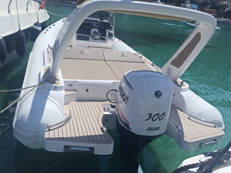 icon 28s charter bareboat or captained in  Palermo