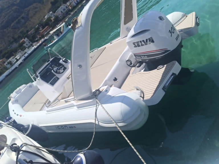 icon 28s in Palermo on SamBoat