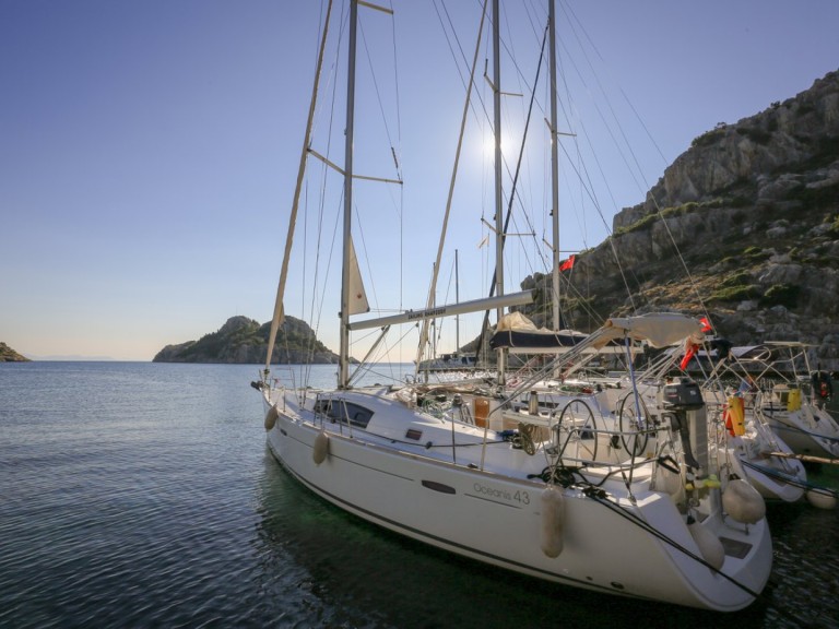 Sailboat rental in Adaköy - Bénéteau Oceanis 43