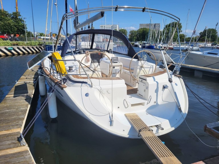 Sailboat for rent Kołobrzeg at the best price
