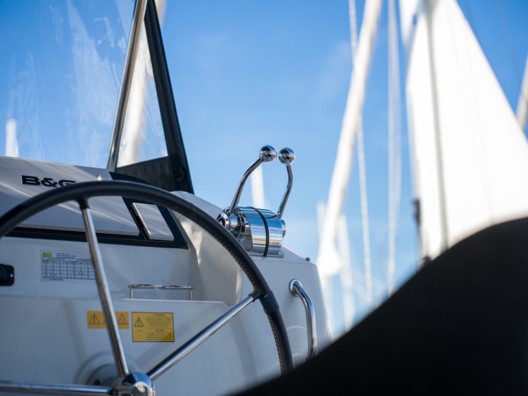 Lagoon Lagoon 40 in Alimos on SamBoat