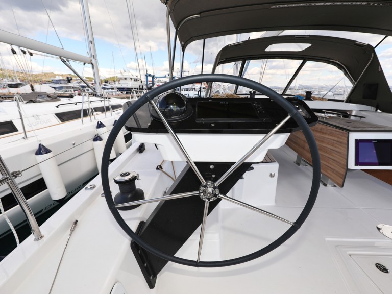 Rent a Dufour Dufour 470 Punat