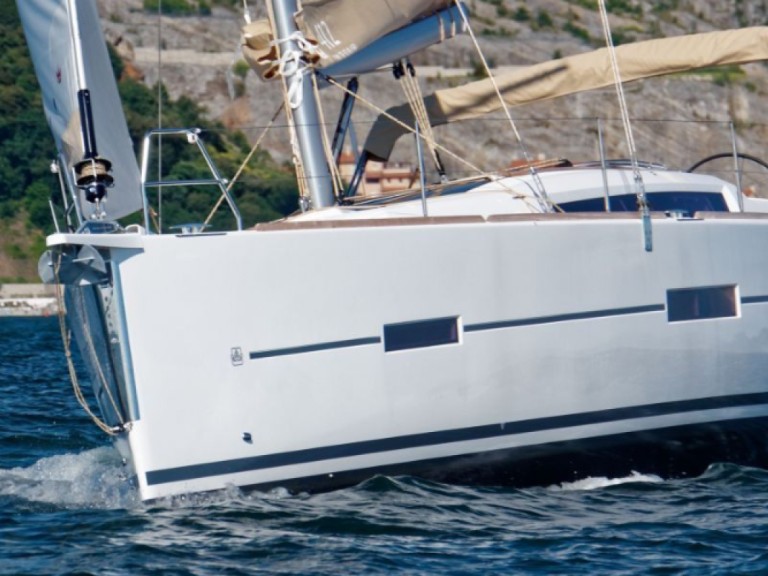 Sailboat for rent Arzon at the best price