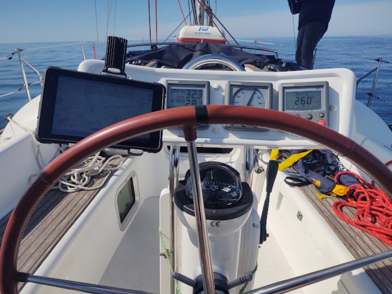Jeanneau Sun Odyssey 32i (PTE) charter bareboat or captained in  Saint-Quay-Portrieux