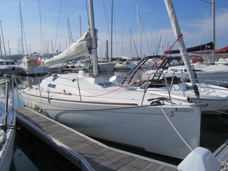 Rent a Bénéteau First 27.7 Saint-Quay-Portrieux