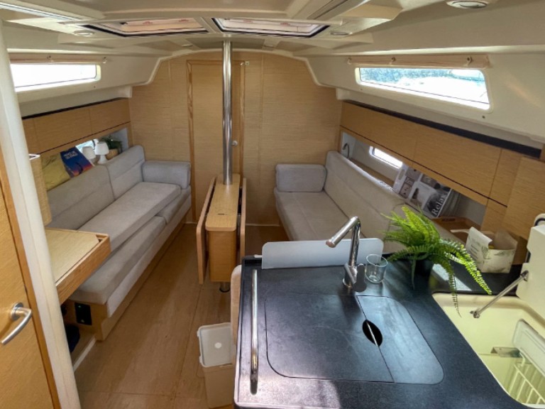 Yacht charter Hyères cheap Hanse 348