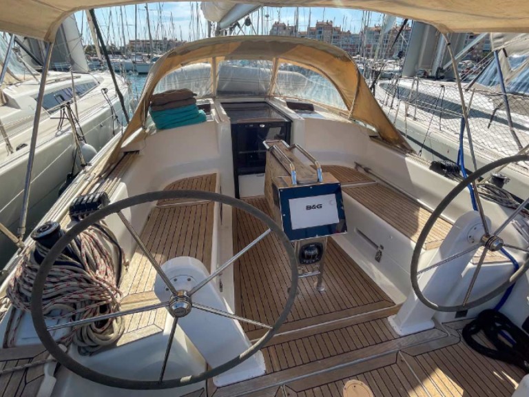 Sailboat rental in Hyères - Hanse Hanse 348